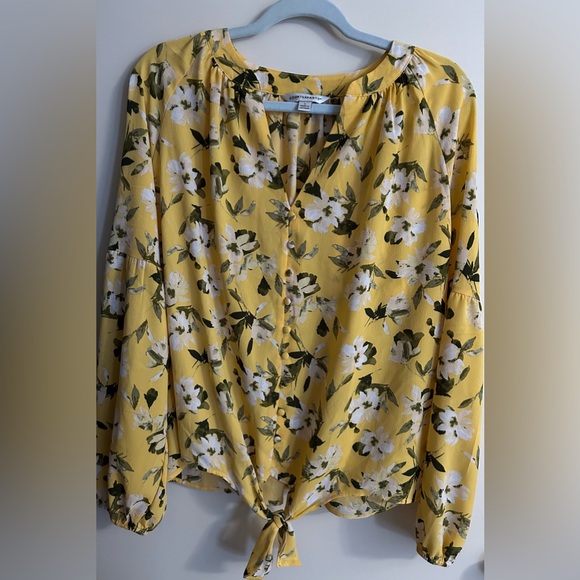 Women’s size large Counterparts Floral tie front Blouse. - Picture 1 of 3